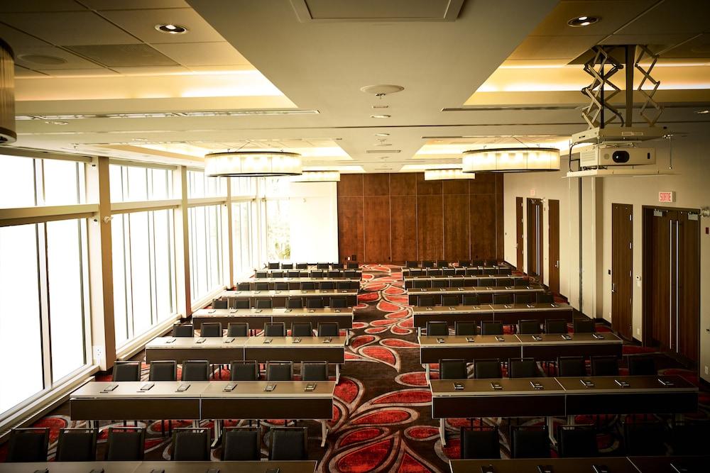 谢布克古弗尼尔酒店 舍布鲁克 外观 照片 The 10th floor of the Marriott Center