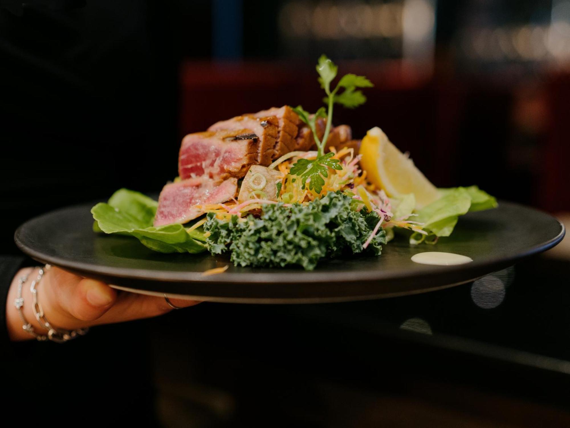 谢布克古弗尼尔酒店 舍布鲁克 外观 照片 A salad