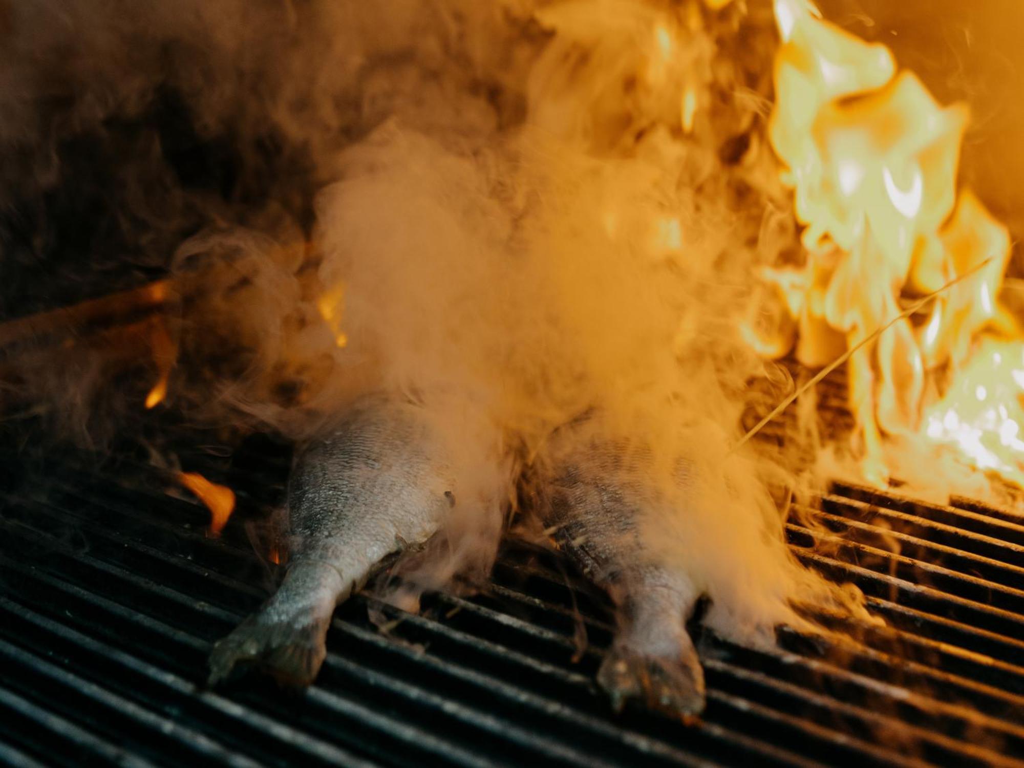 谢布克古弗尼尔酒店 舍布鲁克 外观 照片 Smoked fish