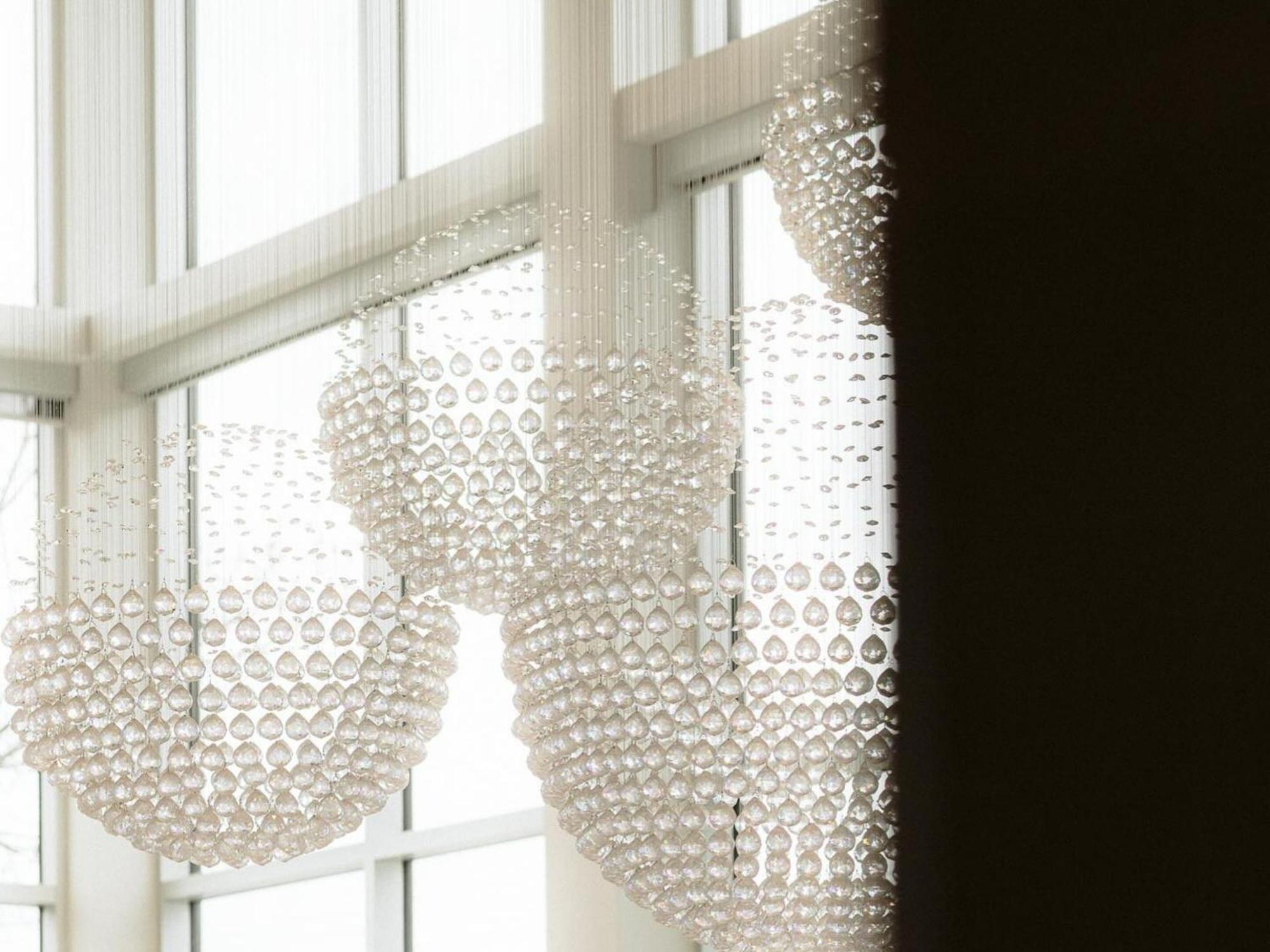 谢布克古弗尼尔酒店 舍布鲁克 外观 照片 The 2000 light globes in the foyer of the National Gallery of Victoria