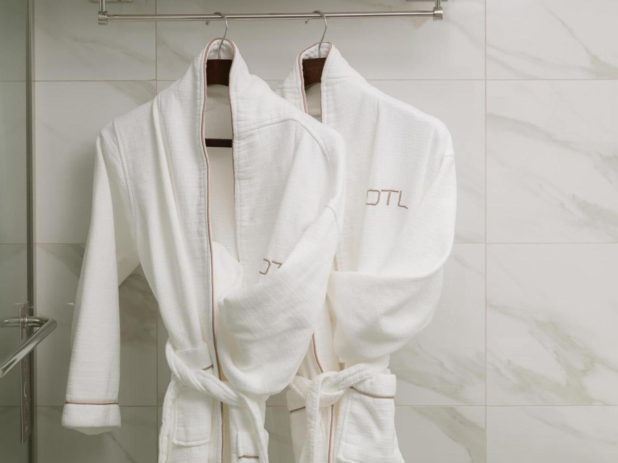 谢布克古弗尼尔酒店 舍布鲁克 外观 照片 Bathrobes
